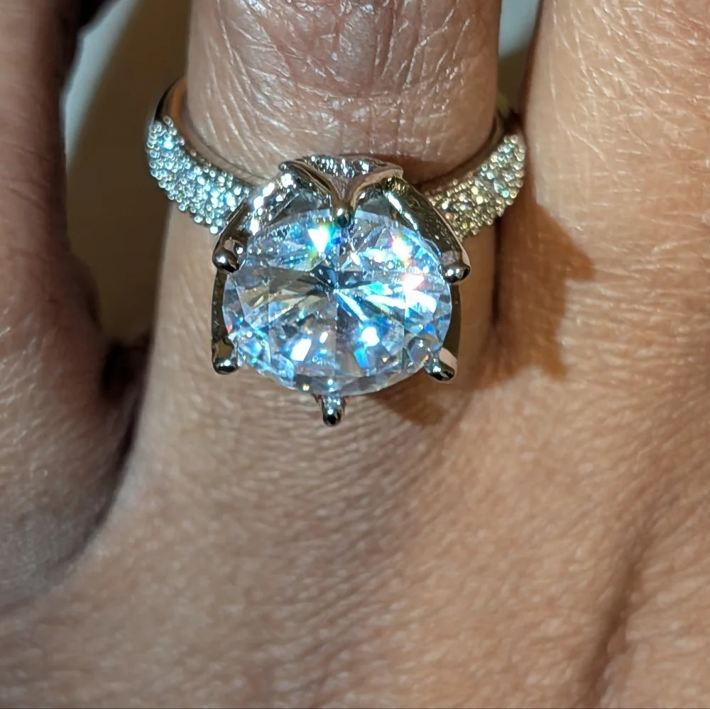 Stunning 925 Sterling silver diamond  wedding ring sz 6